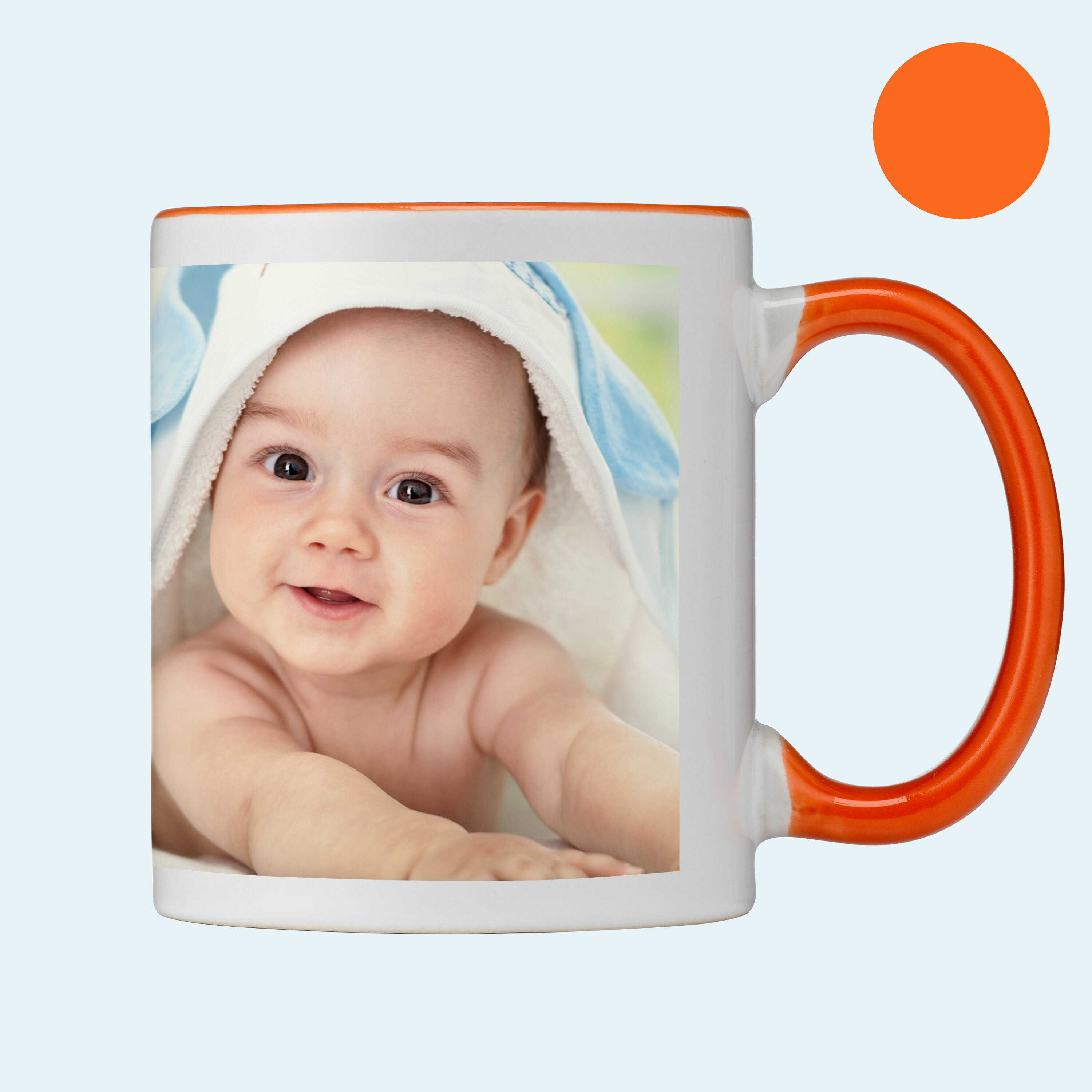 Tasse mit farbigem Henkel und Trinkrand