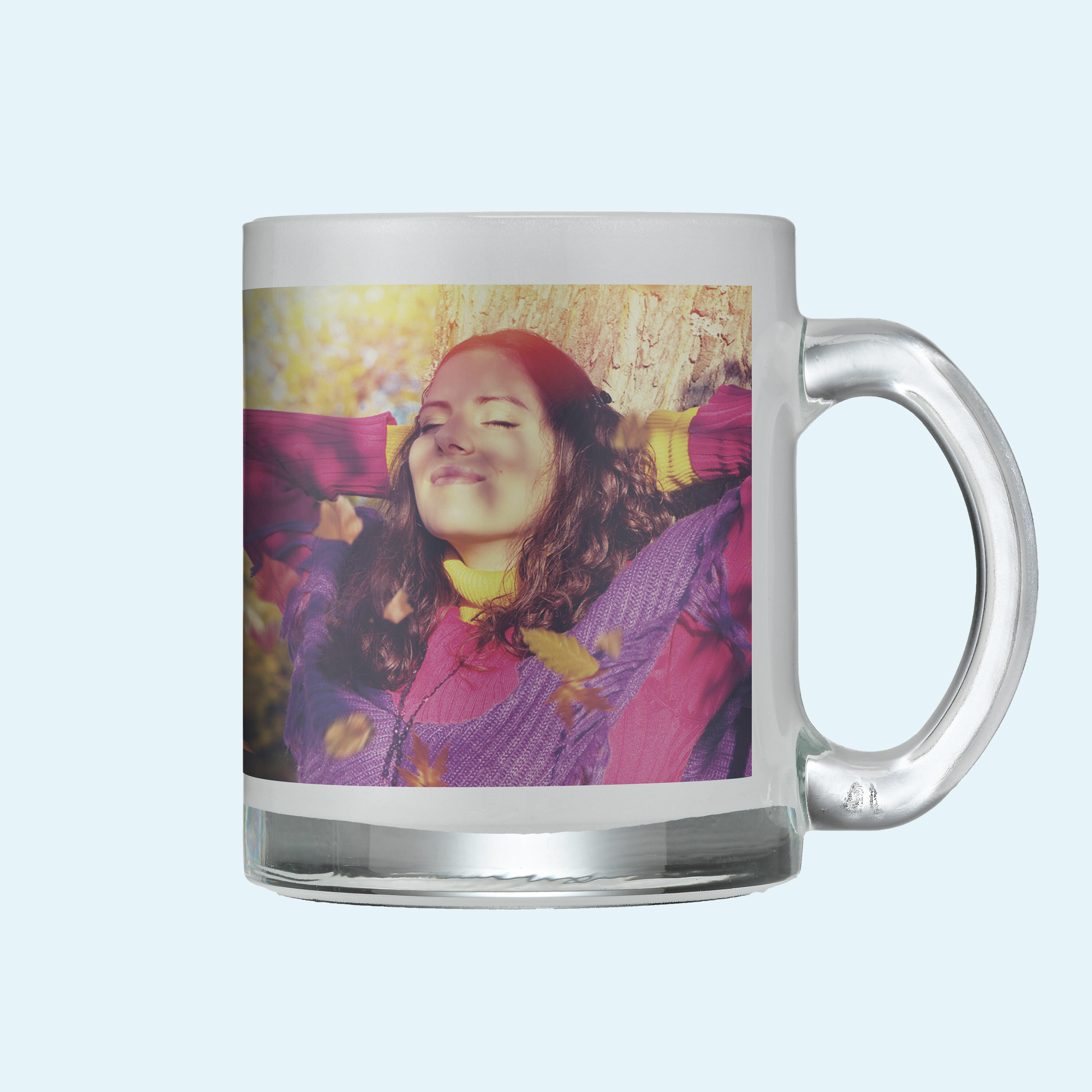 Tasse aus Milch-Glas